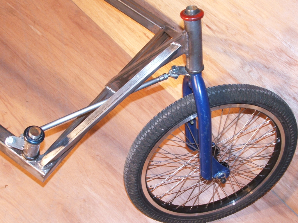 Sociable Tandem Trike - front wheel linkage